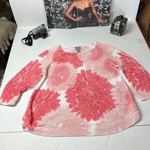 Chicos women’s lightweight knit top with floral pattern